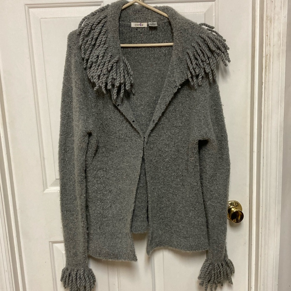 3x sweater gray with twisted design
